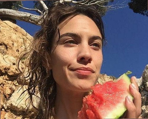 扬州市副局长戴璐婚内出轨被曝，背后权力关系引发热议