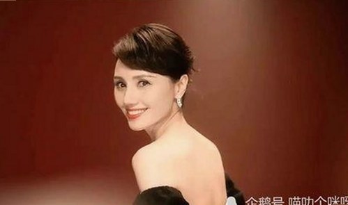 长清大学黑丝AJ门:激情现场与网络扒皮的反差冲击