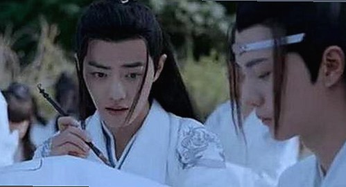 男星头发大变样，背后故事揭秘引发热议