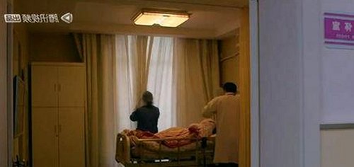 从镜头到私下：关晓彤的真实日常与公众形象的落差